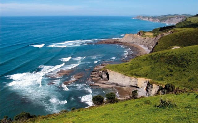 Vista panorámica de la costa vasca Vista panorámica de la costa vasca